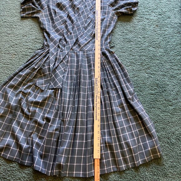 Vintage pleated short sleeve attached neck tie back zipper dress Henry Lee brand - Picture 12 of 16